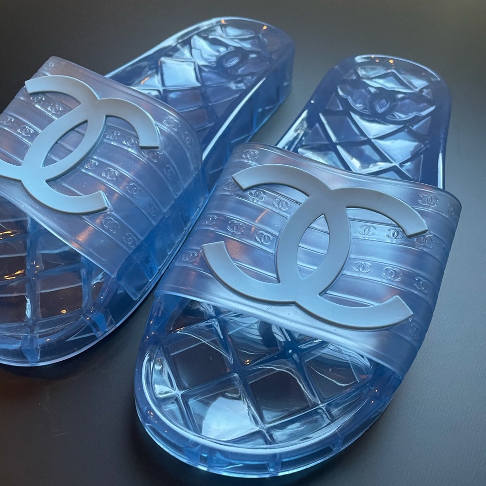 CHANEL Interlocking CC Logo Rubber Slides (39) - Picture 3 of 11